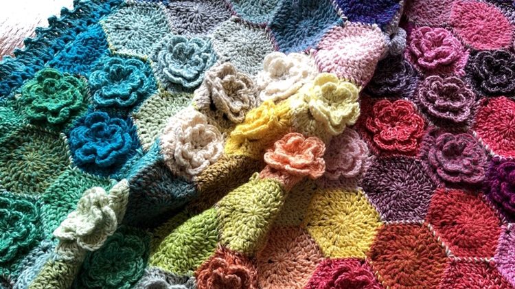Easy Crochet eBook: 22 crochet patterns for beginners - A/W